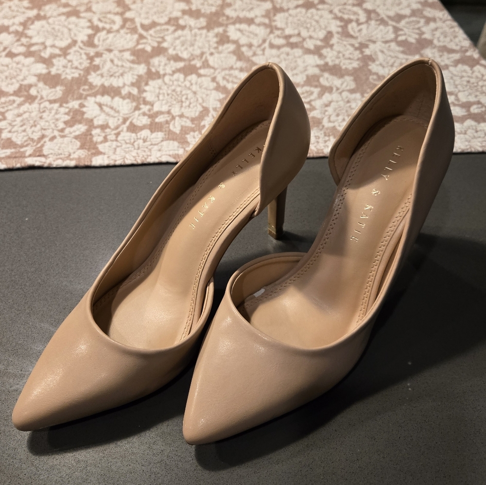 Women's Tan Pumps